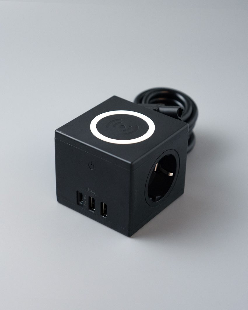 Cube on-desk lading