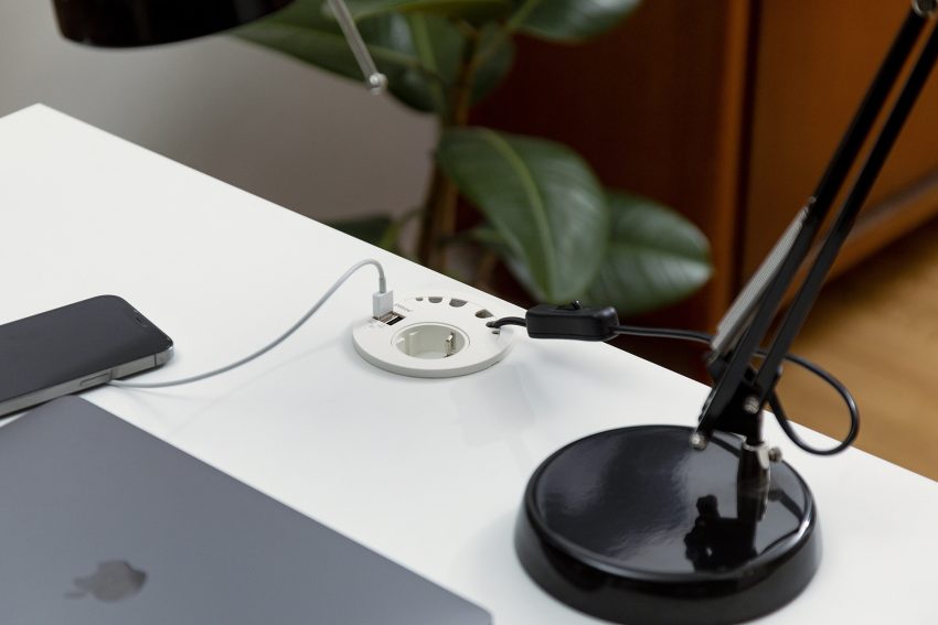 Kenson circle80 – hvit 1x stikk 2x usb a+c 2.1a, gst18